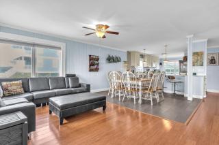 Breezy Oaks by Oak Island Accommodations - 2
