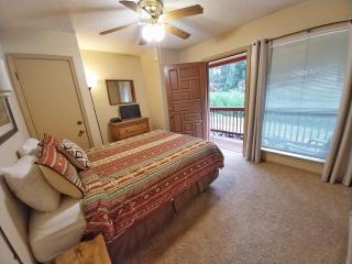 Valley Condo 109 - Chili Peppers - Creekside - WiFi - Hot Tub - Fireplace - Washer - Dryer - Playground - 8