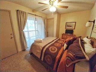 Valley Condo 109 - Chili Peppers - Creekside - WiFi - Hot Tub - Fireplace - Washer - Dryer - Playground - 7