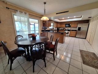3 Bed 2 Bath Amazing Lakeview , Jacuzzi Bath Tub - 2