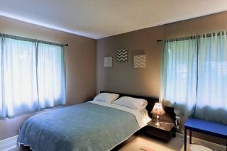 Lakeview Retreat w Jacuzzi Tub Gator Den - 2