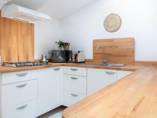 Bright & Airy Countryside Cabin Near Oxford, Perfect Getaway with Scenic Views - Stanton Saint John - 9