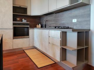 Cozy Apartment with Sea View Terrace by Host Hero - 4