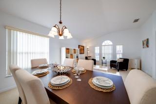 630- 3 Bedroom South facing Home with Pool Drenched in Florida Sunshine Perfect for Families - Davenport - 9