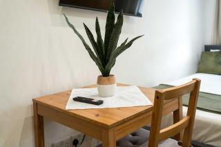 Charming Fully Equipped Studio - 4