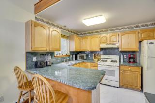 Private Hot Tub Lakefront Poconos Home! - Pocono Summit - 4