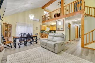 Private Hot Tub Lakefront Poconos Home! - Pocono Summit - 8