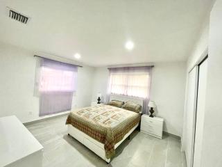 Bright & Cozy Family Home Near Dania Beach - 3