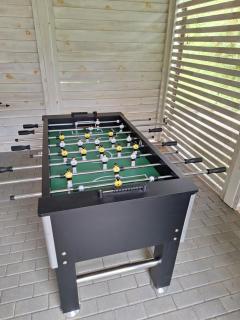 Biały domek nad stawem - 2