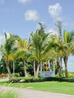 1BDR Rockstar's Paradise in front of Hard Rock H. - 1