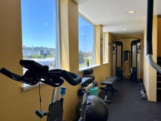 Elevator-Downtown View-Garage-King Bed-Laundry - 7