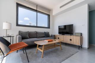 Blueground Florentine City view Top Floor - 8