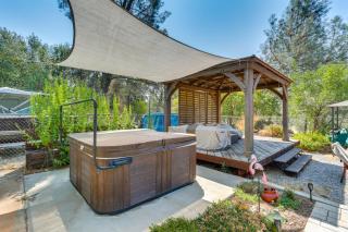 Hot Tub and Horse Boarding on 3 Acres in Redding! - 9