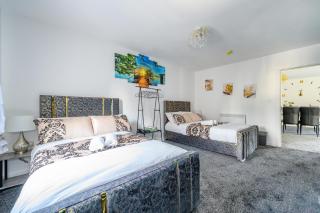 -RA 2F 421- For your Relaxed,Cosy stay,Parking - Batley - 9