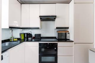 Weybridge - 2 Bed - parking - 9