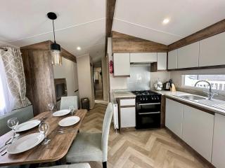 The Lakeside21 Caravan 8 berth with Hot tub at Tattershall Lakes - Tattershall - 9