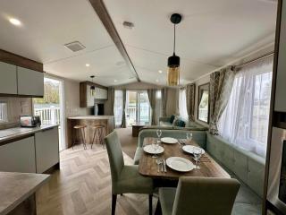 The Lakeside21 Caravan 8 berth with Hot tub at Tattershall Lakes - Tattershall - 3