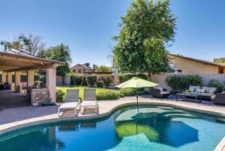 Spacious Backyard W Free Heated Pool, Tv And Bbq - Scottsdale - 0
