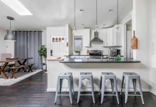 Spacious Backyard W Free Heated Pool, Tv And Bbq - Scottsdale - 2