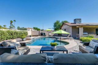 Spacious Backyard W Free Heated Pool, Tv and Bbq - 2