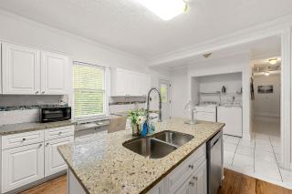 Spacious Home Near Zoo Atlanta l Sleeps 12 Includ - Atlanta - 1