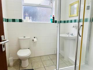 Spacious and Affordable City Center two beds flat - Swansea - 6