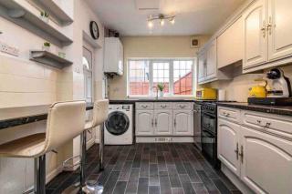 Lovely Home in Sherwood Nottingham, with Private Garden and Large Driveway Great for Professionals - Nottingham - 6
