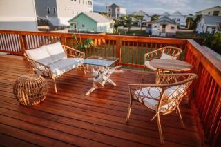 Dreamy Cottage 2 Blocks to Beach, Boardwalk & Lake - Carolina Beach - 6
