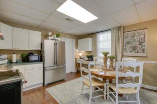 The Cabernet Cabin Defiance Home on Katy Trail! - 9
