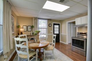 The Cabernet Cabin Defiance Home on Katy Trail! - 2