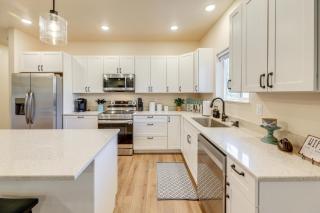 Family-Friendly Florence Home 3 Mi to the Coast! - 1