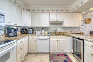 Beach House Condominiums C104 - Beachfront with Pool, WiFi, & Beach Service - Destin - 6