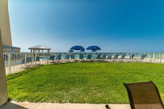 Beach House Condominiums C104 - Beachfront with Pool, WiFi, & Beach Service - Destin - 5