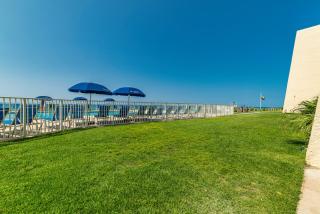 Beach House Condominiums C104 - Beachfront with Pool, WiFi, & Beach Service - Destin - 4