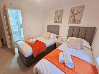 Spacious Apartment in Old Town Stevenage SG1 with Free Parking, and Free Wi-Fi by White Orchid property Relocation - Stevenage - 9