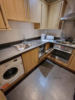Spacious Apartment in Old Town Stevenage SG1 with Free Parking, and Free Wi-Fi by White Orchid property Relocation - Stevenage - 5