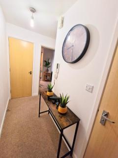 Spacious Apartment in Old Town Stevenage SG1 with Free Parking, and Free Wi-Fi by White Orchid property Relocation - Stevenage - 2