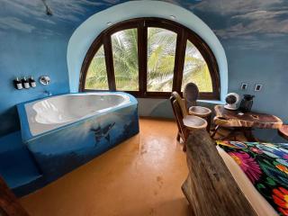 Beachfront Paradise Boutique Hotel - Casa Alebrijes Jacuzzi Suite - Playa Agua Blanca - 5
