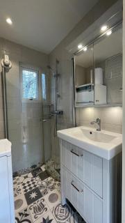 Modernt gästhus med två sovrum och sovmöjlighet för upp till fem personer - 2