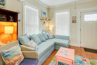 1 Mi to Beach Colorful Cottage in Galveston! - Galveston - 7