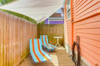 1 Mi to Beach Colorful Cottage in Galveston! - Galveston - 9