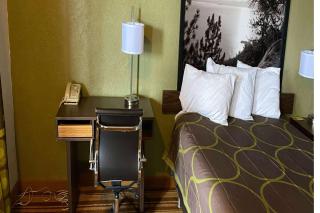 Super 8 by Wyndham Wells - 4