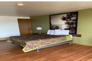 Super 8 by Wyndham Wells - 5