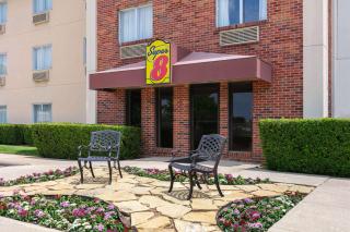 Super 8 by Wyndham Grapevine/DFW Airport Northwest - Grapevine - 0