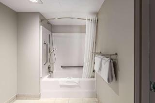 Baymont by Wyndham Mt. Pleasant - Mount Pleasant - 1