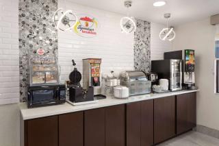 Super 8 by Wyndham Prattville Montgomery - Prattville - 1