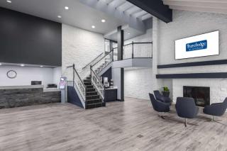 Travelodge by Wyndham Barrie - Barrie - 7