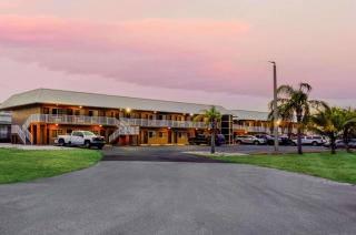 Travelodge Suites by Wyndham Lake Okeechobee - Okeechobee - 8