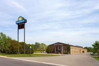 Days Inn by Wyndham Rockford I-90 Walking Distance to Casino - 9