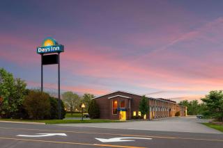 Days Inn by Wyndham Rockford I-90 Casino District - 3